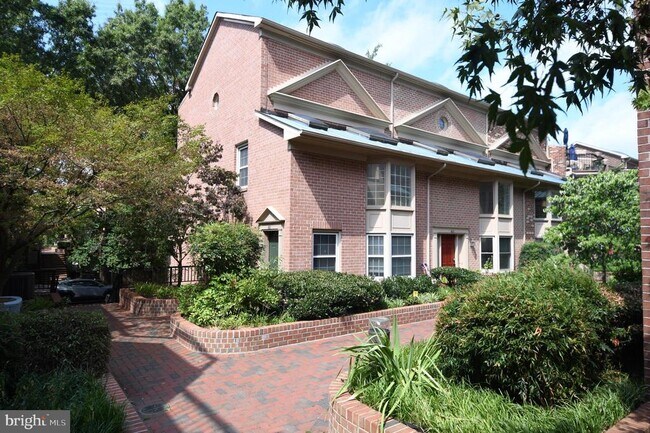 Building Photo - 601 N Tazewell St