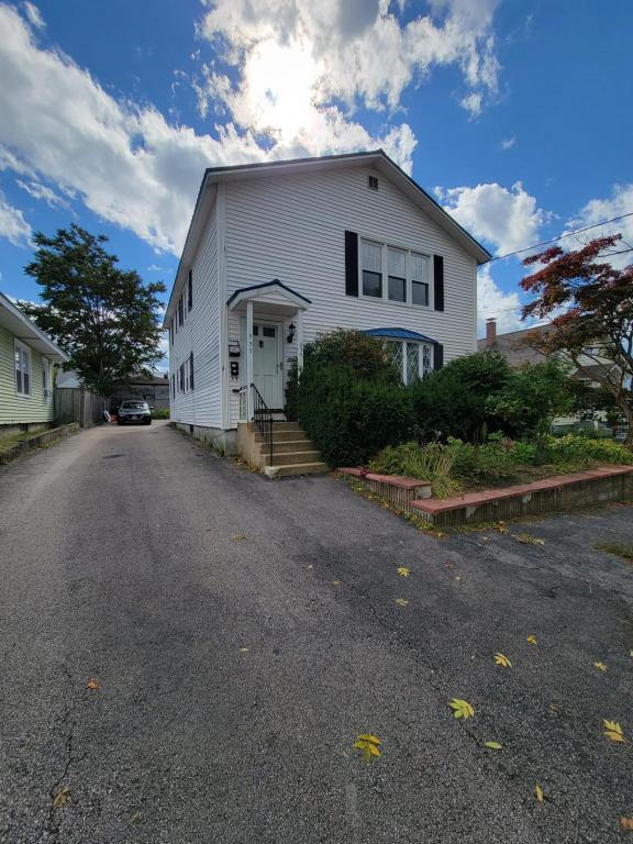 Primary Photo - 537 Dix St