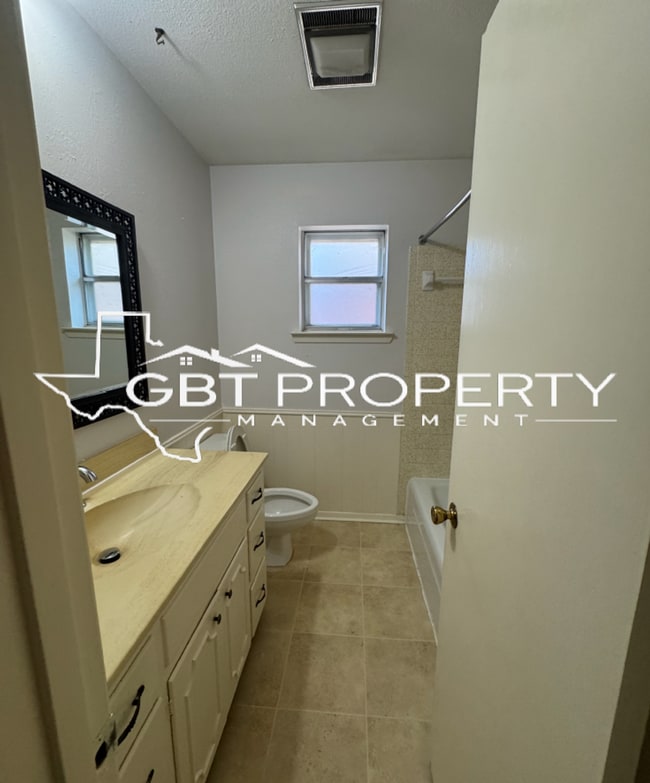 Building Photo - 10632 Aledo Dr