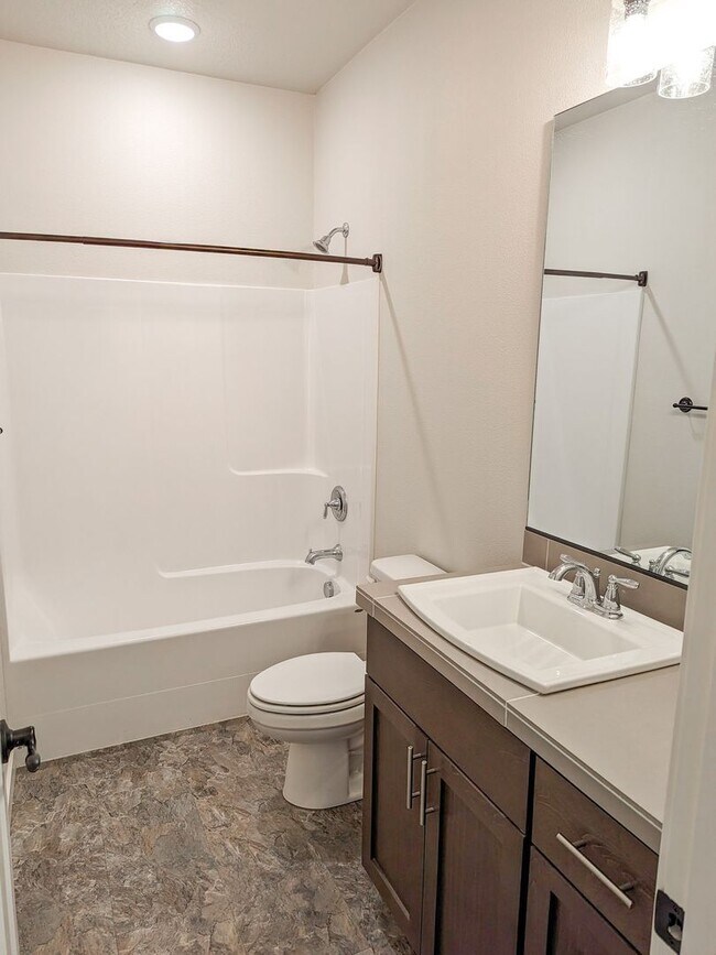 Foto del edificio - 4942 Gemini Ave NE