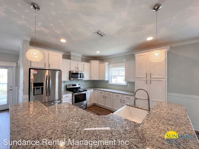 Building Photo - 4 br, 2.5 bath House - 760 Seahorse Avenue