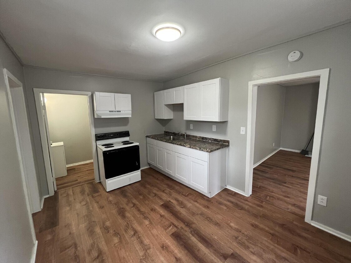 Primary Photo - 2 Bedroom Main Level, Completely New Inside!