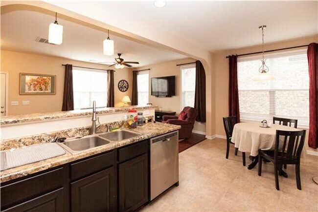 Foto del edificio - 3 bedroom, 2.5 bath in Hermitage - COMING SOON