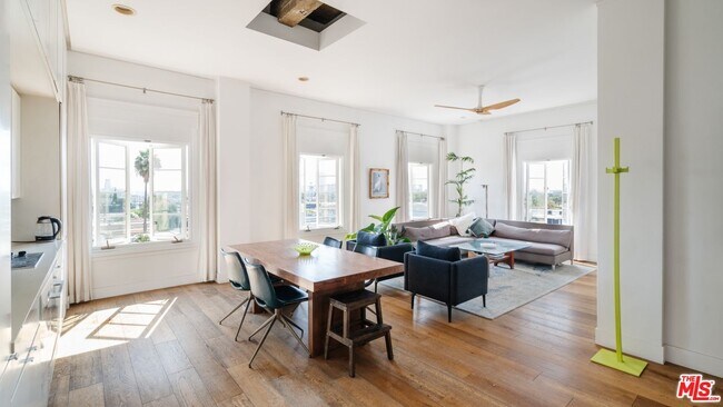 Foto del edificio - 109 N Sycamore Ave