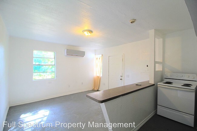 Building Photo - 2 br, 1 bath House - 828 S Walters