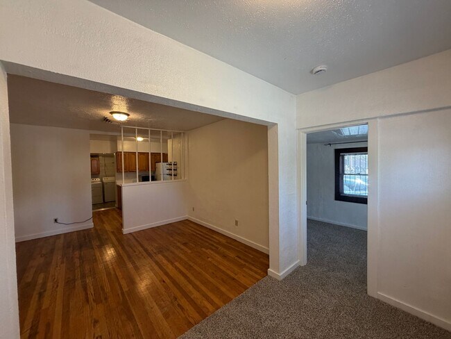 Building Photo - 313 Cornell Dr SE