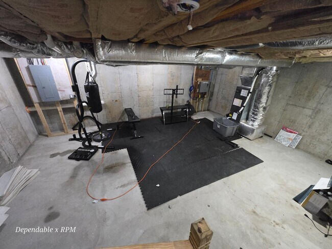 Building Photo - Freshly Updated 3 Bd 2.5 Bath with Parking...