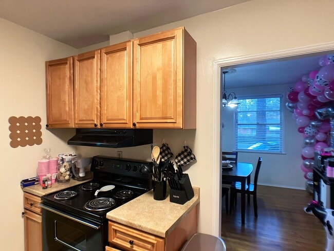 Photo - Large 3 Bedroom, 2 Bathroom Home w/ Study ...