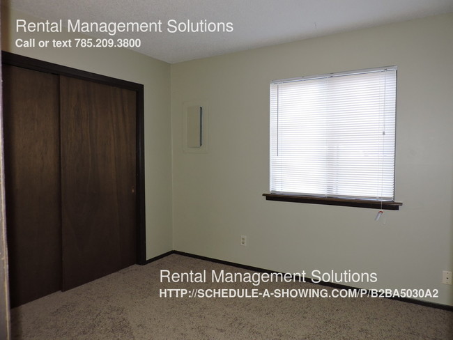 Building Photo - Bluewood East Apts - 2 BR 1 Bath