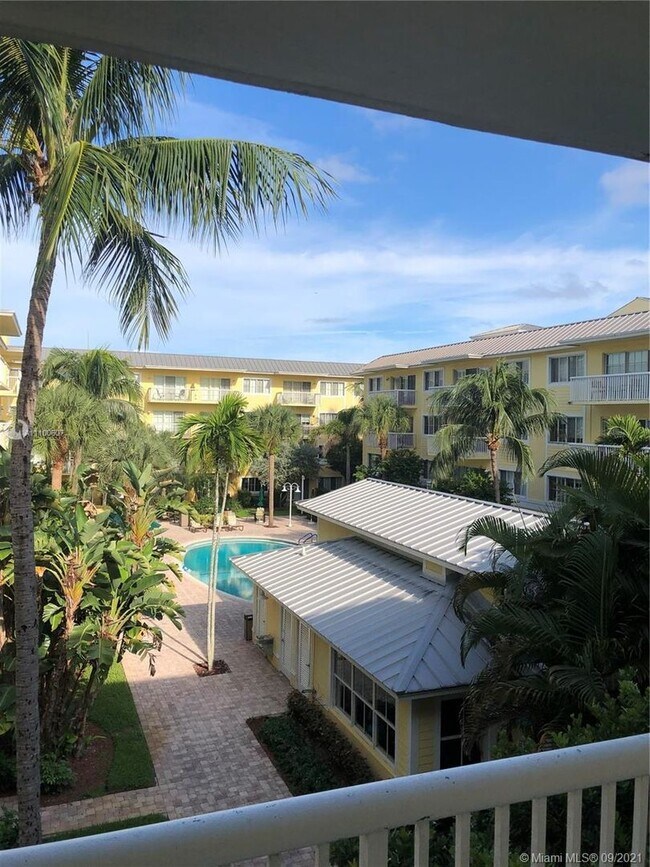 Building Photo - Three Bedroom unit in Victoria Park - Pine...