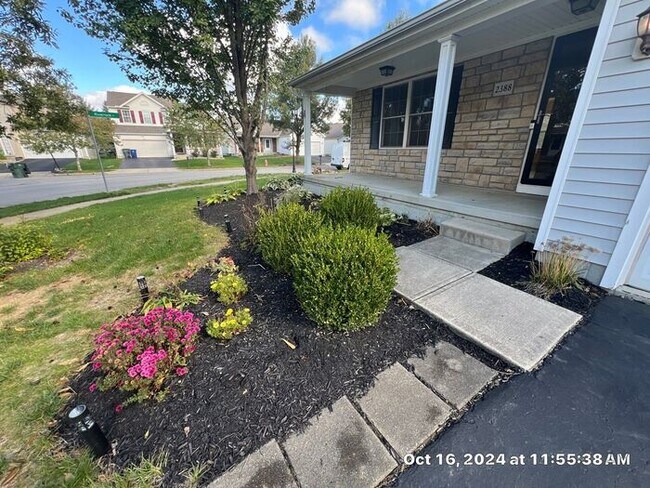 Building Photo - Beautiful Hilliard Home