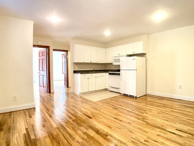 Building Photo - 709 W 176th St