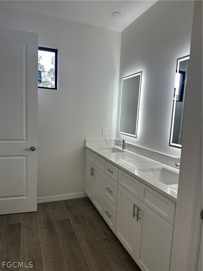 Foto del edificio - 2329 NW 27th Ave