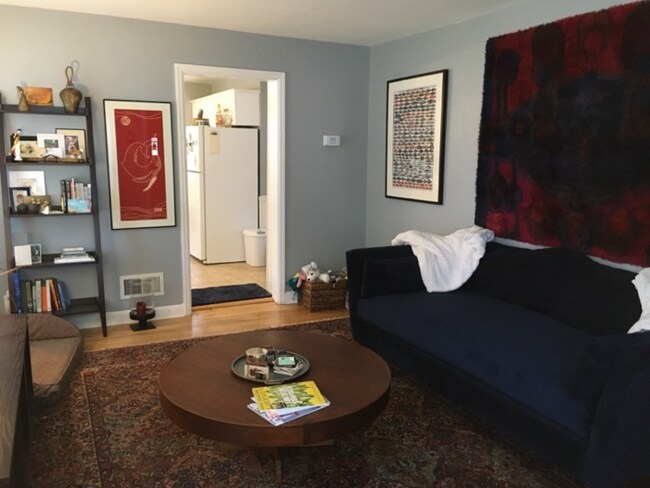 Building Photo - Very well maintained updated house for rent