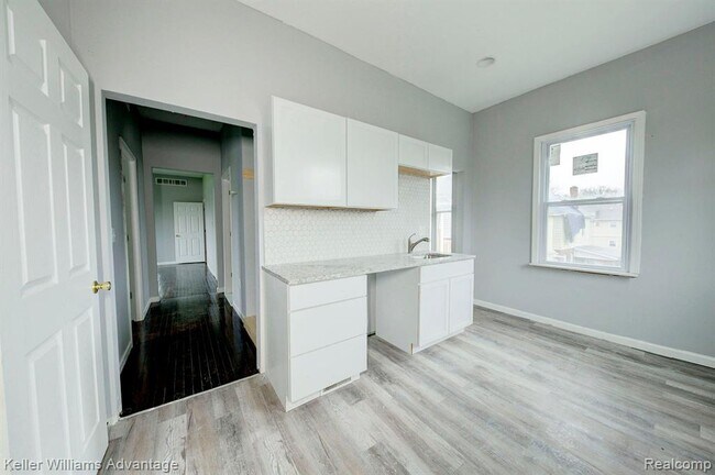 Building Photo - 291 ENGLEWOOD - Unit #2 St