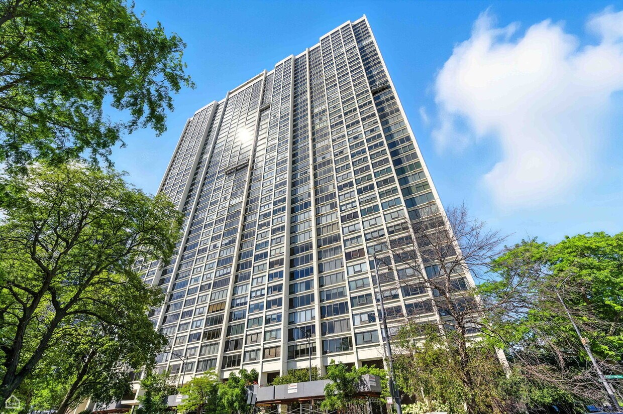 Foto principal - 2800 N Lake Shore Dr