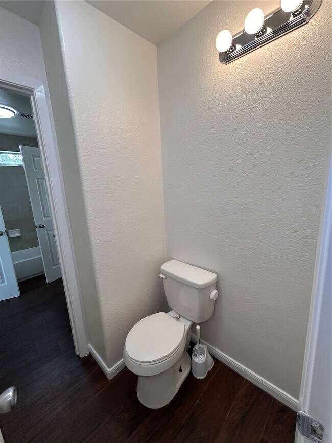 Foto del edificio - 6837 Larkstone St