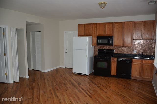 Primary Photo - 2 br, 2 bath Condo - 2417 W Dakin St