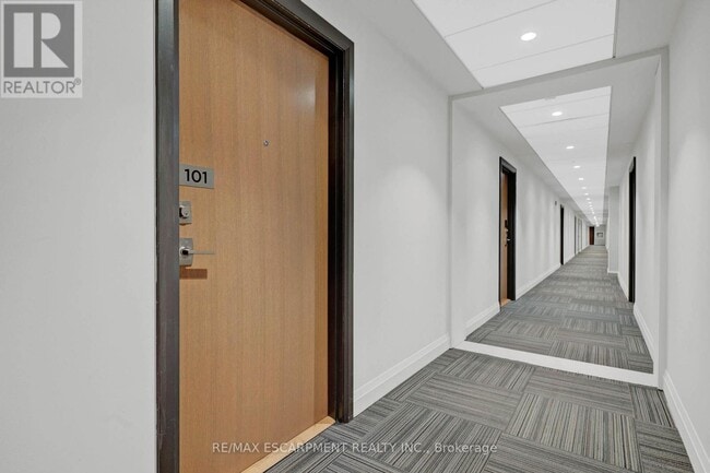 Building Photo - 1105-1105 Leger Wy
