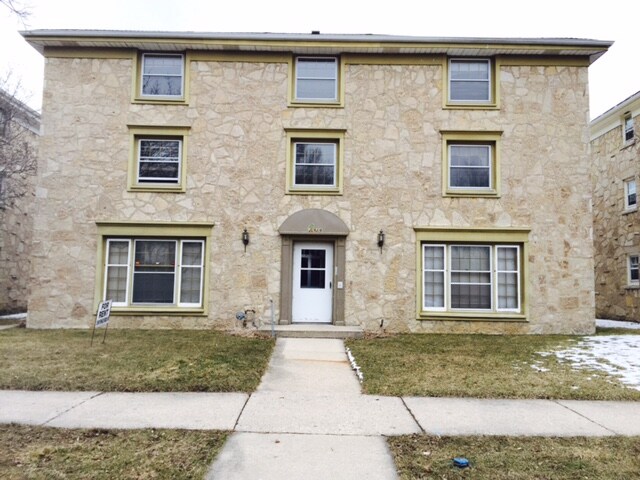 Front entrance view - 4314 N Wilson Dr