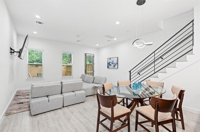 Foto del edificio - 6829 Cadillac St