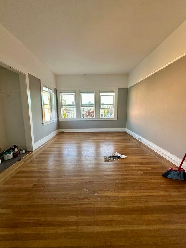 Building Photo - 444 40th St