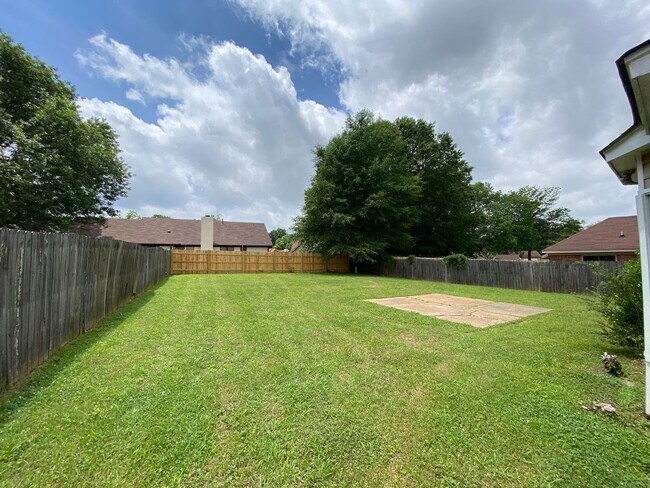 Foto del edificio - 5011 Pheasant Run Ln