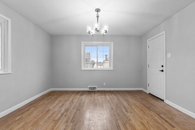 Building Photo - 3 Bedroom Single Family Home in Carnegie