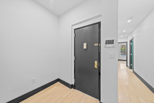 Building Photo - 2458 Lorillard Pl