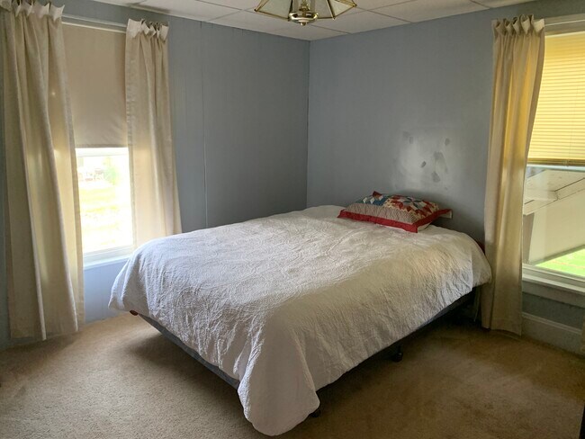 Building Photo - 403 W 44th St