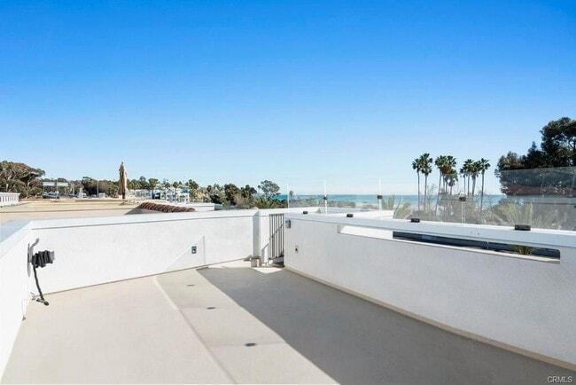 Foto del edificio - 1528 Doheny Way