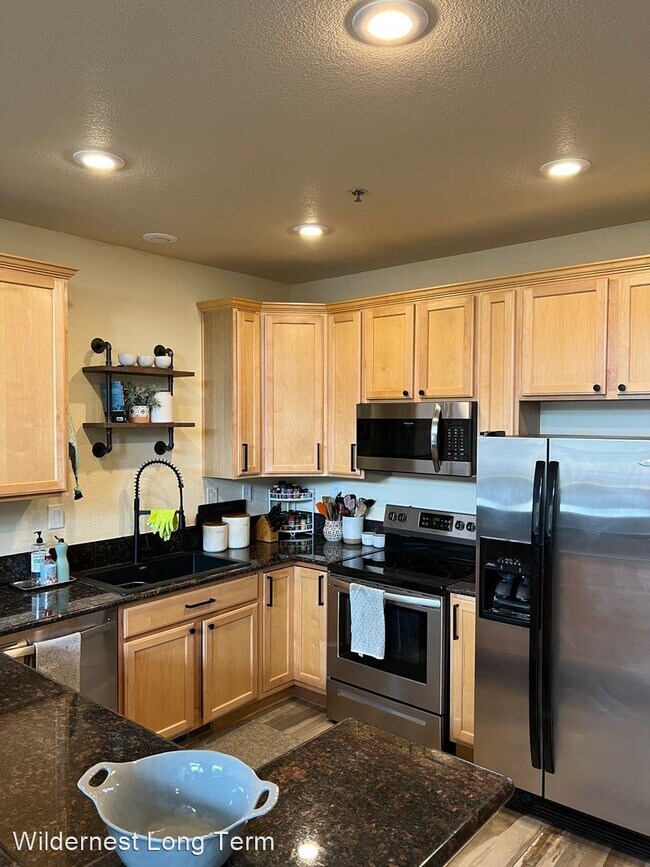 Building Photo - 2 br, 2 bath House - 135 Main Street #204