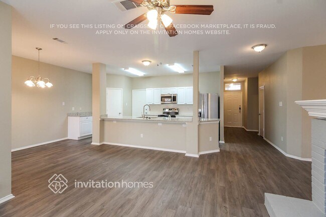 Foto del edificio - 6717 Flamewood Dr