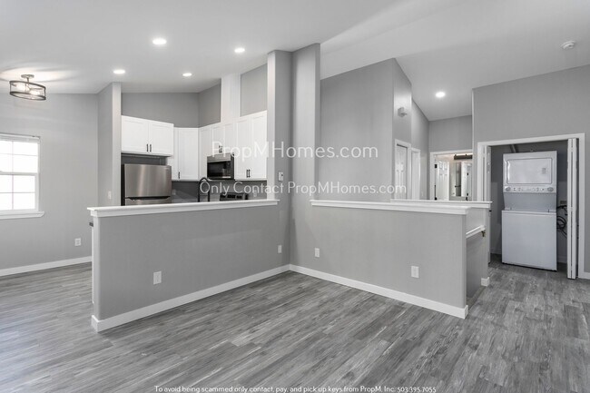 Building Photo - Sleek + Stylish One Bedroom in Happy Valle...