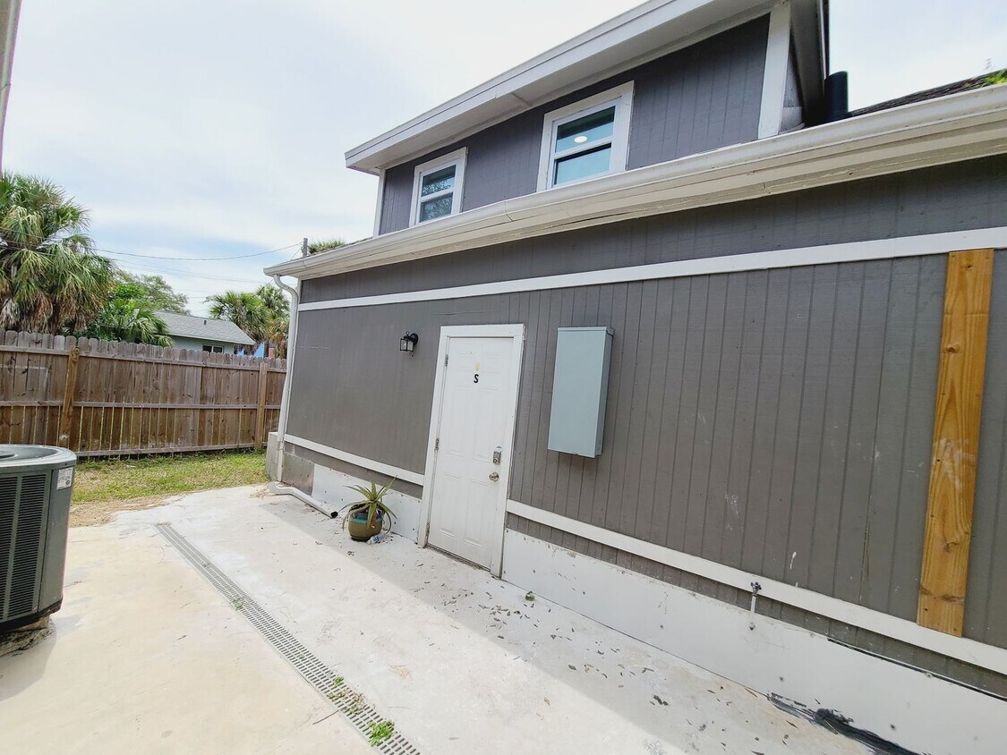 Foto principal - 618 17th Ave S