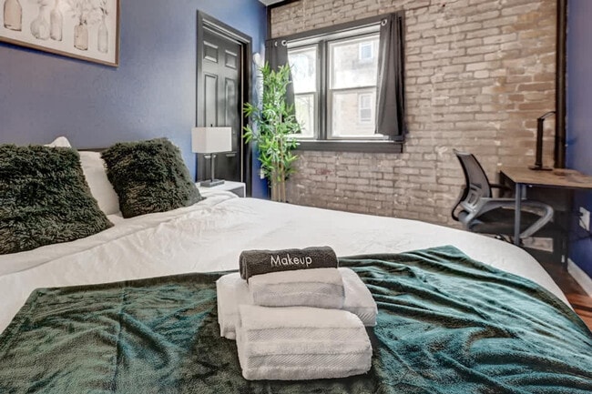 Building Photo - 1925 N Prospect Ave