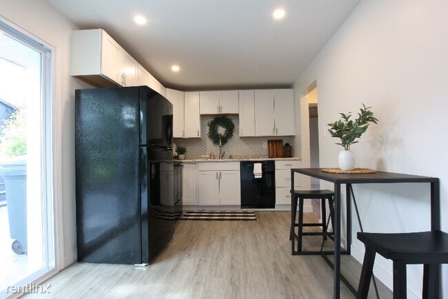 Building Photo - 3 br, 1.5 bath House - 559 Tannehill