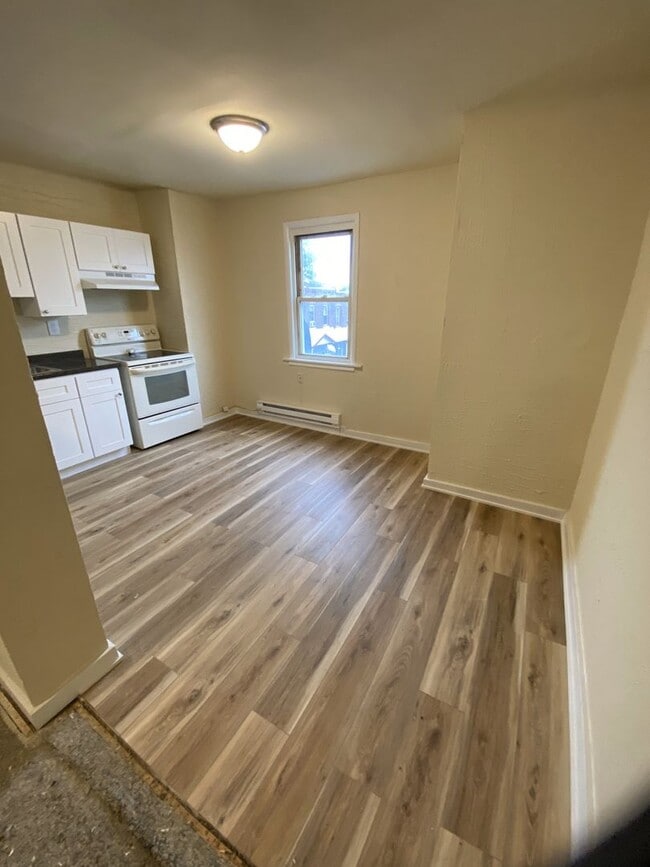 Building Photo - 5426 W Girard Ave