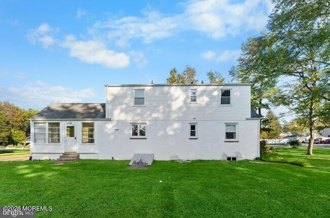 Foto del edificio - 245 Paxson Ave