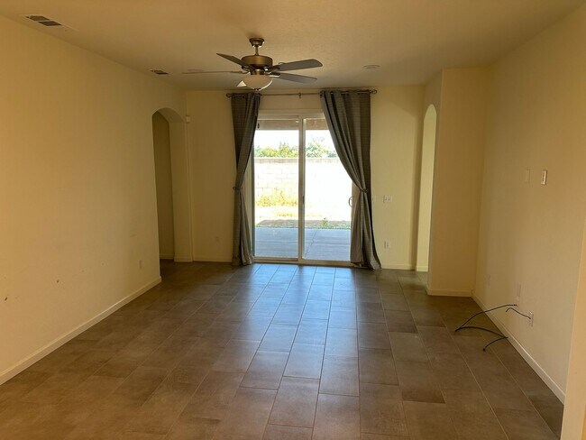 Foto del edificio - 3706 W Rialto Ave