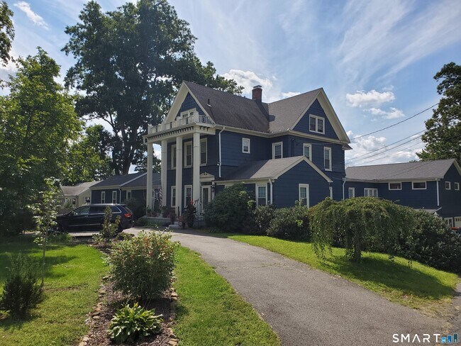 Foto del edificio - 887 Hanover Rd