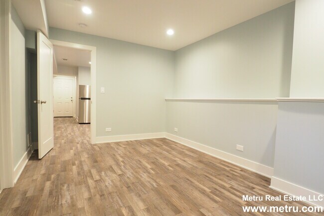 Building Photo - 3855 N Spaulding Ave