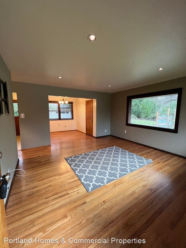 Building Photo - 3 br, 1 bath House - 11400 SE 35th Ave.