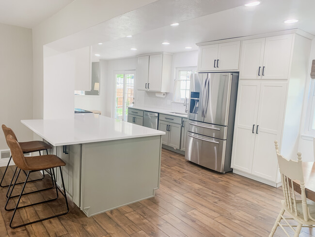 Foto del edificio - 3122 Rock Creek Dr
