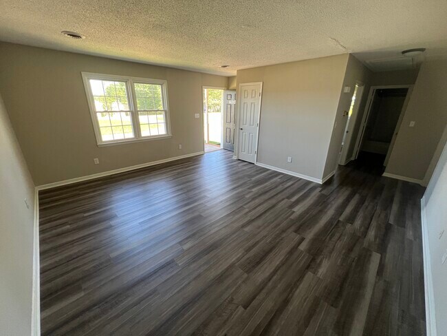 Foto del edificio - 7964 Valley Falls Rd