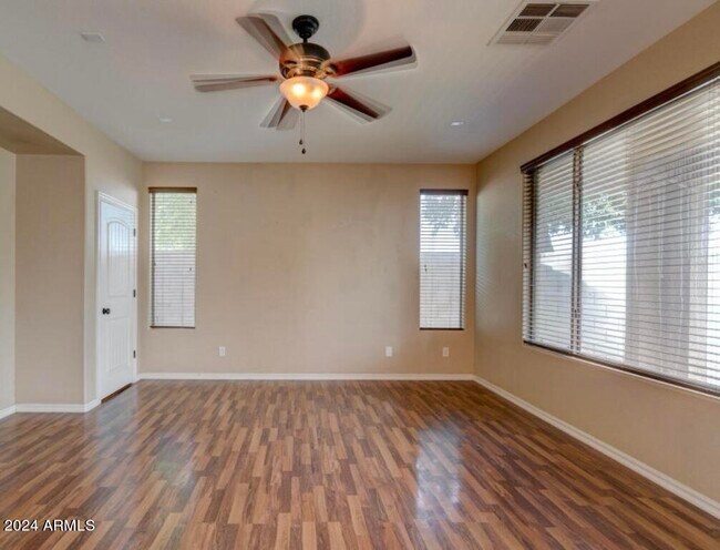 Foto del edificio - 15339 N 145th Ave