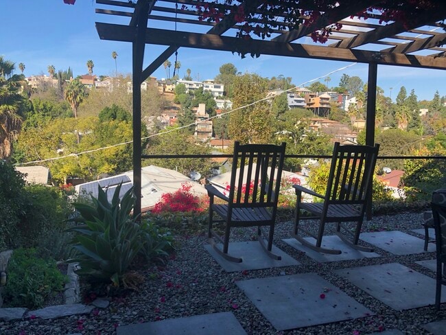 Renovated 2 bed 2 bath Silver Lake Home with All Utilities and Lush erraced Yard with views. Dogs ok - 1316 N Occidental Blvd