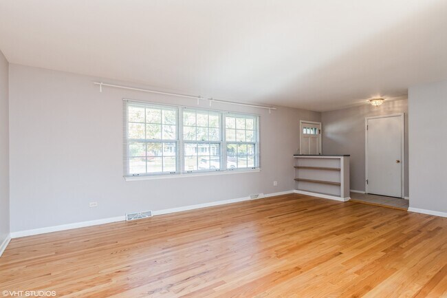 Building Photo - 220 W Gartner Rd