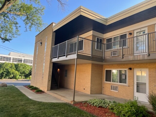 Foto del edificio - 1019 Peterson Ave