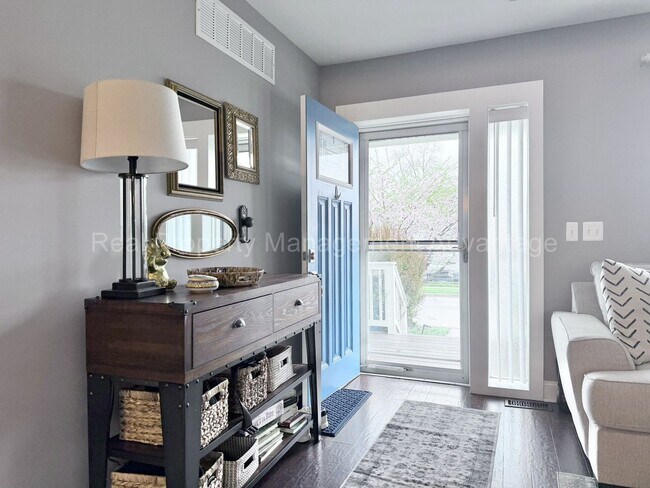Building Photo - 3 Bed/2.5 Bath - Cape Cod Charm with Modern Comforts Throughout